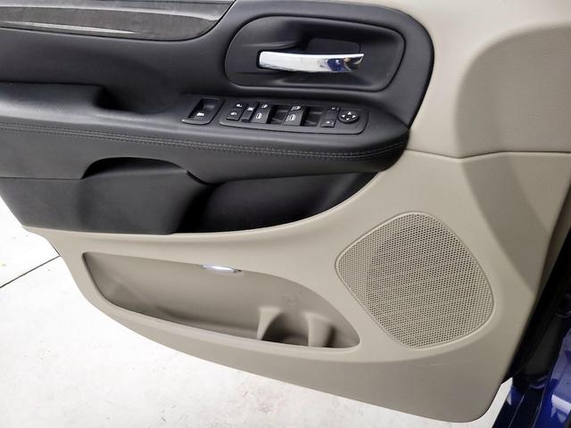 Photo of 2020 Blue Dodge Grand Caravan