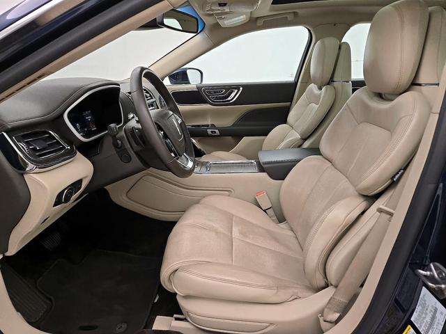 Photo of 2017 Blue Lincoln Continental