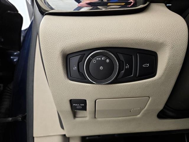 Photo of 2017 Blue Lincoln Continental