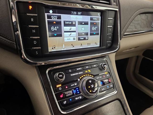 Photo of 2017 Blue Lincoln Continental