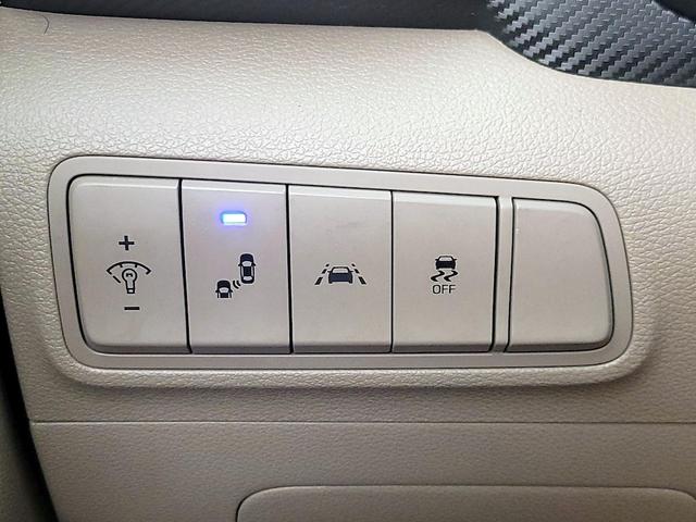 Photo of 2021 White Hyundai TUCSON