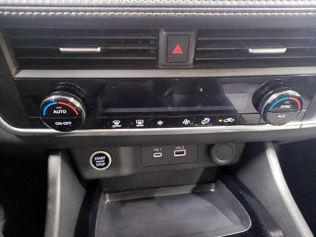 Photo of 2023 Silver Nissan Rogue