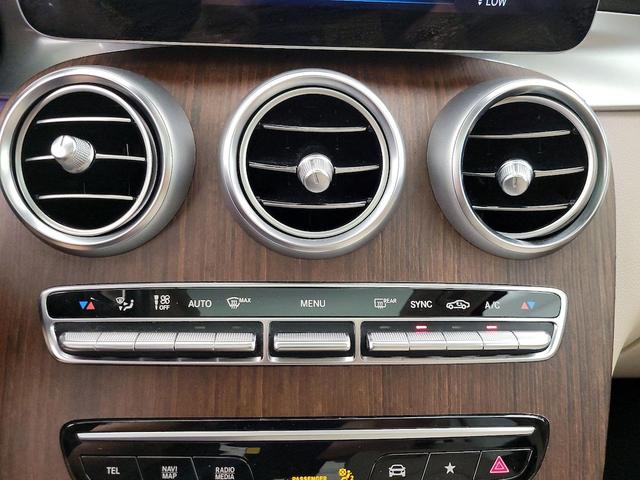 Photo of 2022 White Mercedes-Benz GLC 300