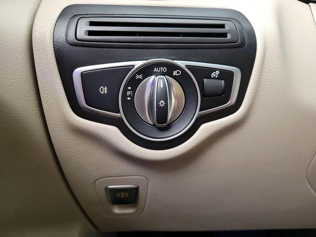 Photo of 2022 White Mercedes-Benz GLC 300