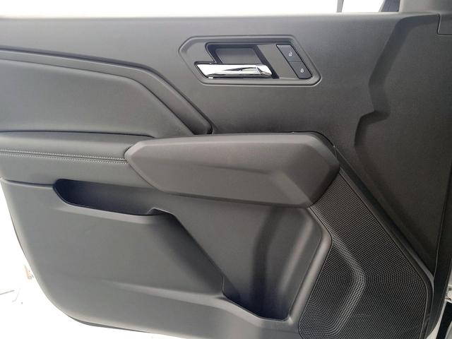 Photo of 2024 White GMC Canyon