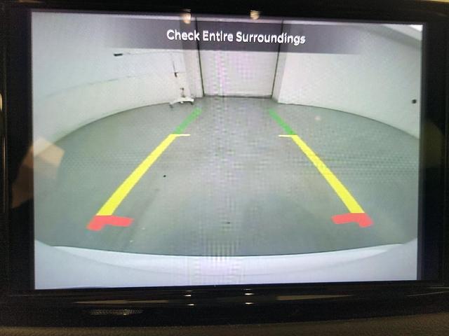 Photo of 2023 White Chrysler Pacifica