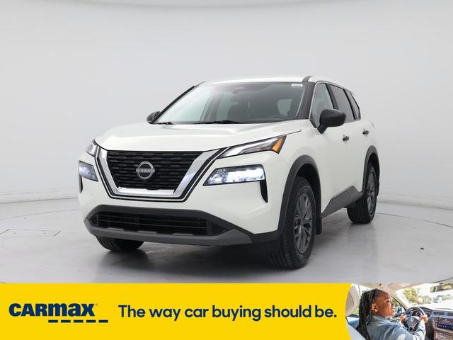 Photo of 2023 White Nissan Rogue