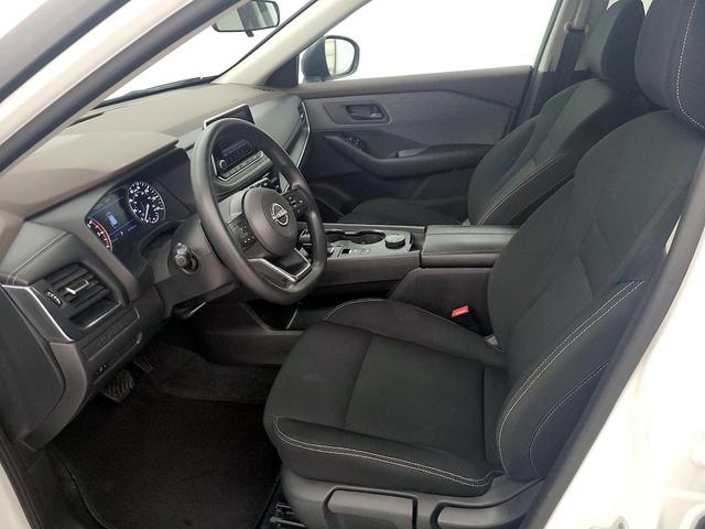 Photo of 2023 White Nissan Rogue