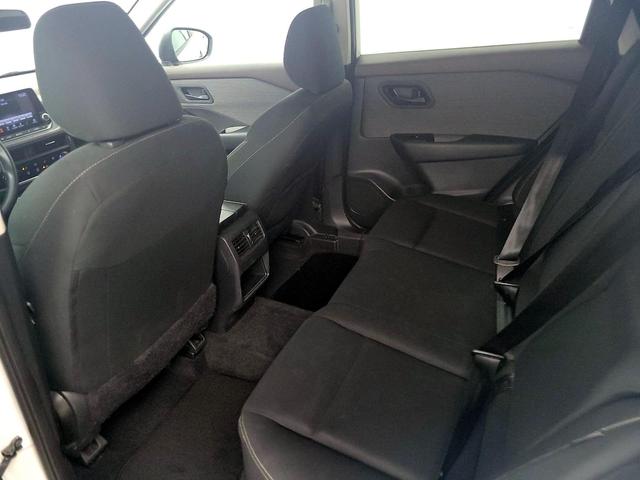 Photo of 2023 White Nissan Rogue