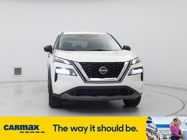 Photo of 2023 White Nissan Rogue