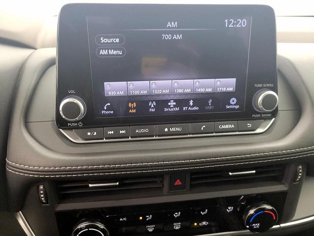 Photo of 2023 White Nissan Rogue