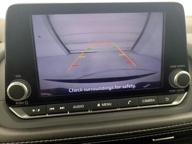 Photo of 2023 White Nissan Rogue