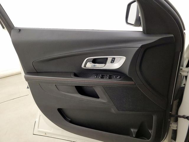Photo of 2015 White Chevrolet Equinox