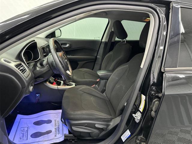 Photo of 2017 Diamond Black Crystal Pearlcoat Jeep New Compass
