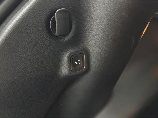 Photo of 2023 Sting-Gray Clearcoat Jeep Compass