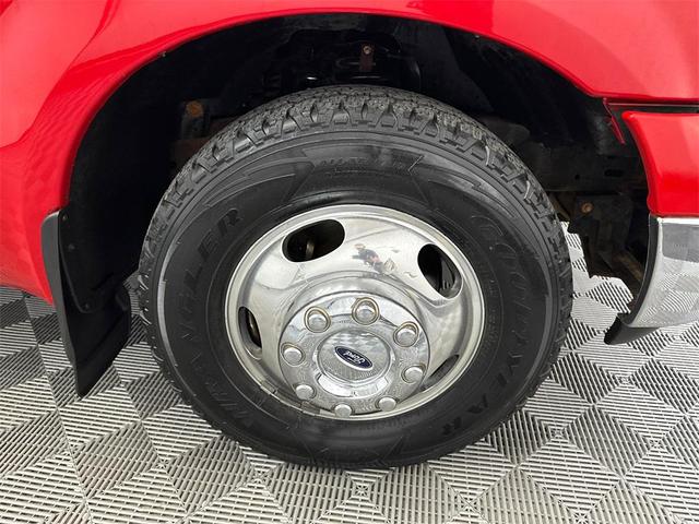 Photo of 2005 Red Ford F-350