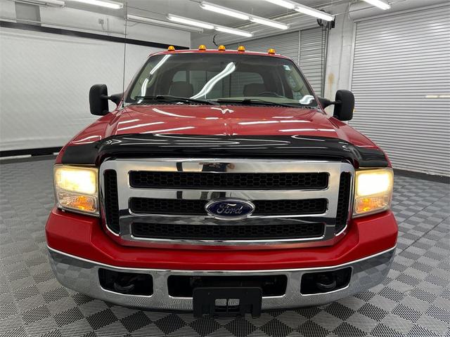 Photo of 2005 Red Ford F-350