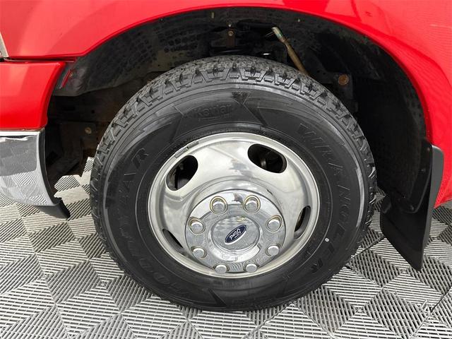 Photo of 2005 Red Ford F-350