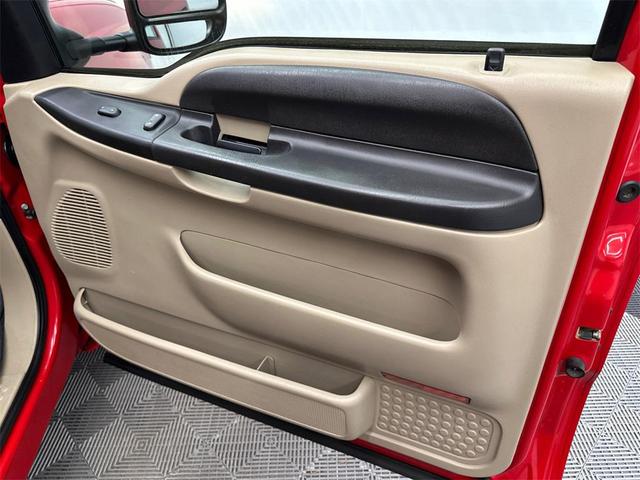 Photo of 2005 Red Ford F-350