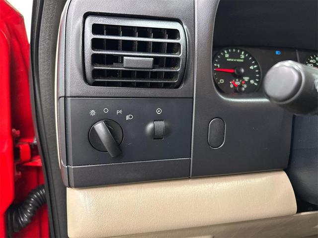 Photo of 2005 Red Ford F-350
