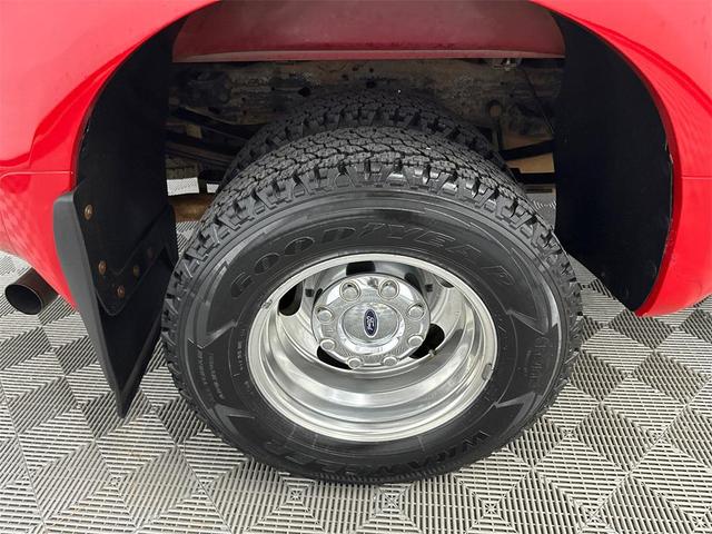 Photo of 2005 Red Ford F-350