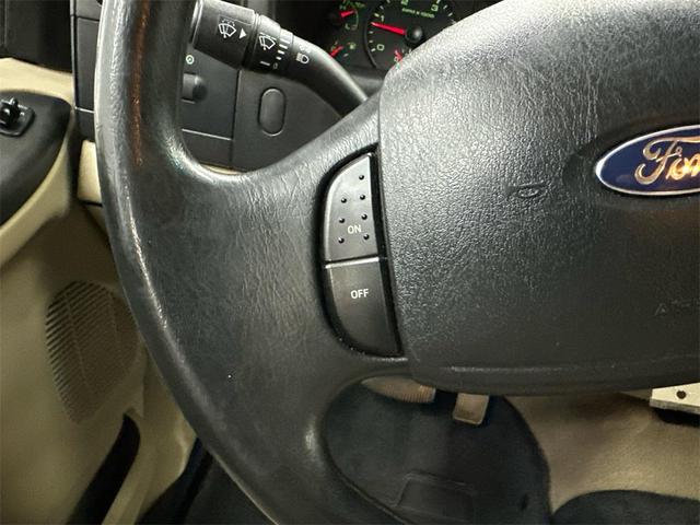 Photo of 2005 Red Ford F-350