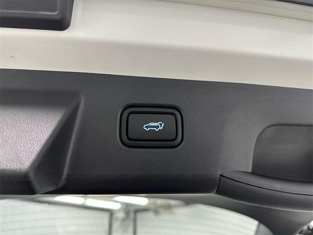 Photo of 2025 Serenity White Pearl Hyundai TUCSON