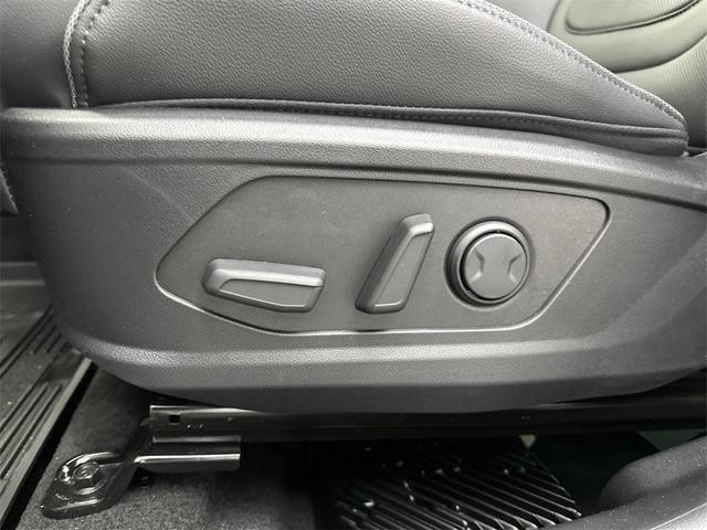 Photo of 2025 Serenity White Pearl Hyundai TUCSON