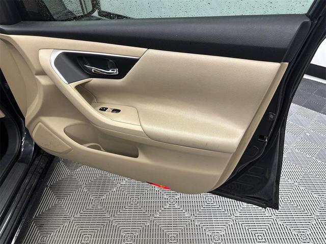 Photo of 2015 Storm Nissan Altima
