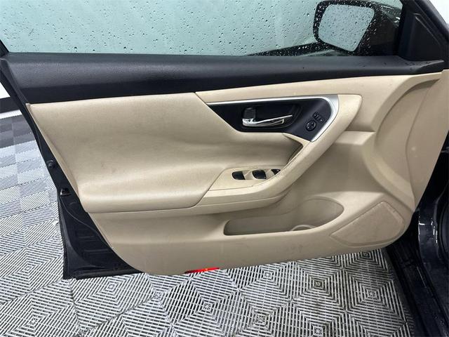 Photo of 2015 Storm Nissan Altima