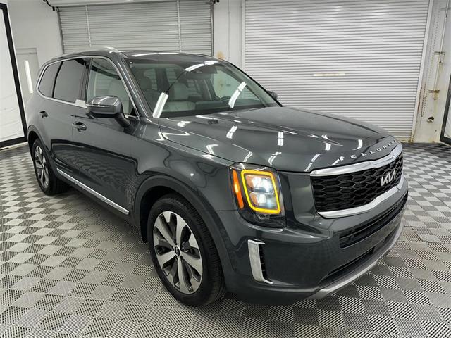 Photo of 2022 Gravity Grey Kia Telluride