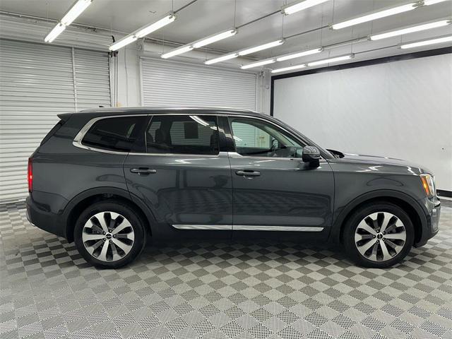 Photo of 2022 Gravity Grey Kia Telluride