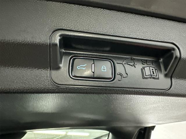 Photo of 2023 Gray Metallic Ford Explorer