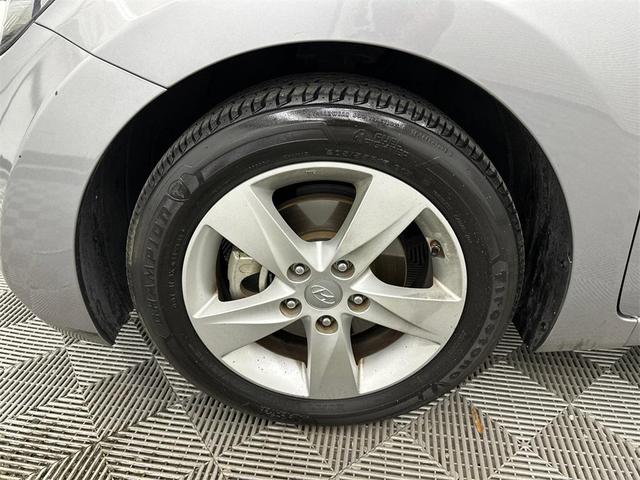 Photo of 2013 Titanium Gray Metallic Hyundai ELANTRA