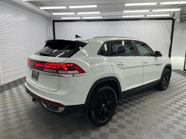 Photo of 2024 Pure White Volkswagen Atlas Cross Sport
