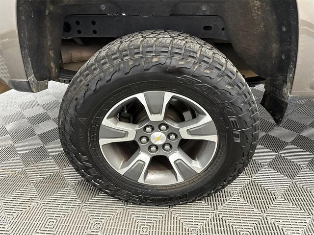 Photo of 2017 Brownstone Metallic Chevrolet Colorado