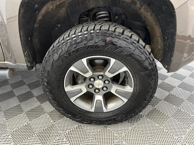 Photo of 2017 Brownstone Metallic Chevrolet Colorado