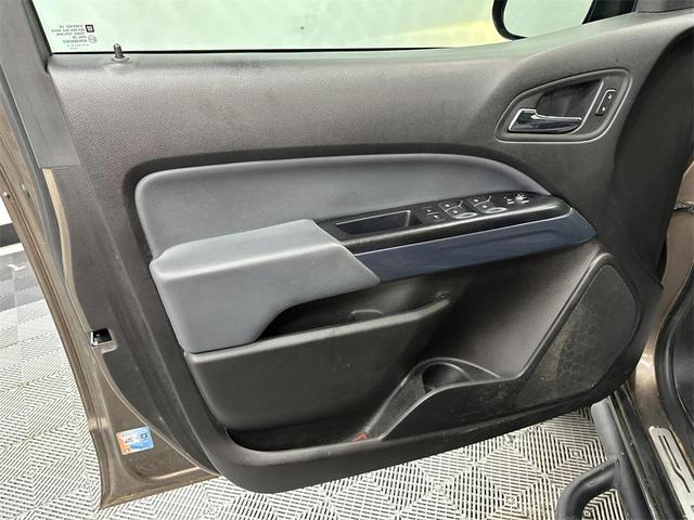 Photo of 2017 Brownstone Metallic Chevrolet Colorado