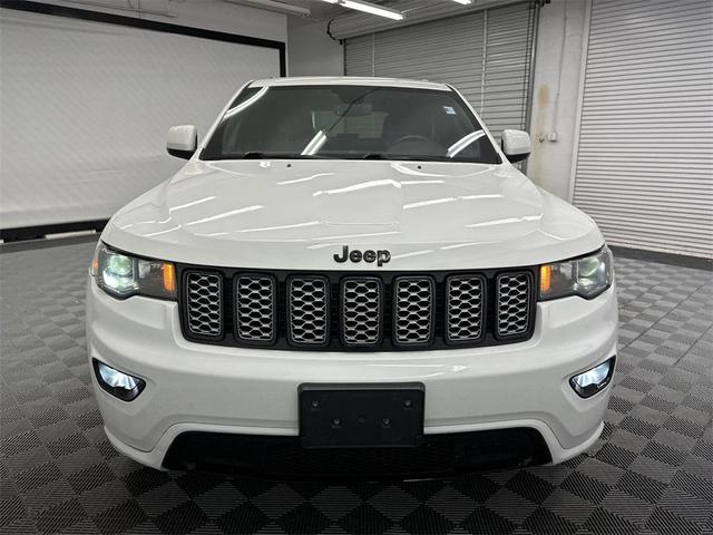 Photo of 2019 Bright White Clearcoat Jeep Grand Cherokee