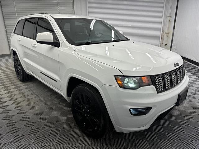 Photo of 2019 Bright White Clearcoat Jeep Grand Cherokee