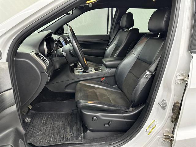Photo of 2019 Bright White Clearcoat Jeep Grand Cherokee
