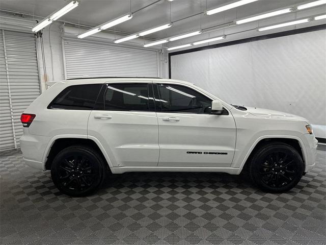 Photo of 2019 Bright White Clearcoat Jeep Grand Cherokee