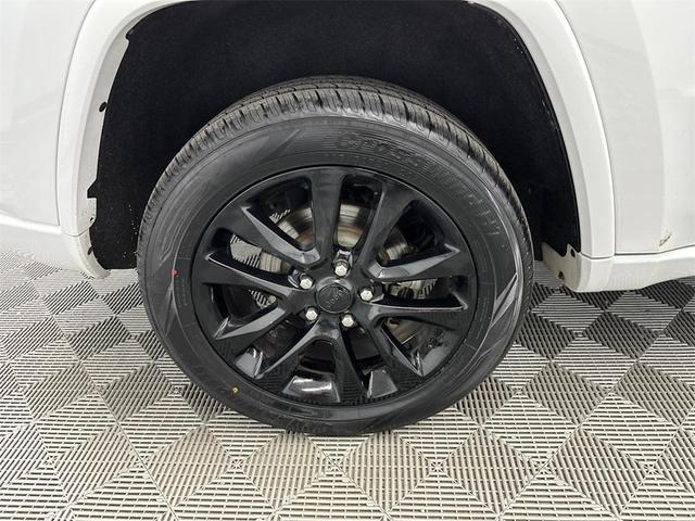 Photo of 2019 Bright White Clearcoat Jeep Grand Cherokee