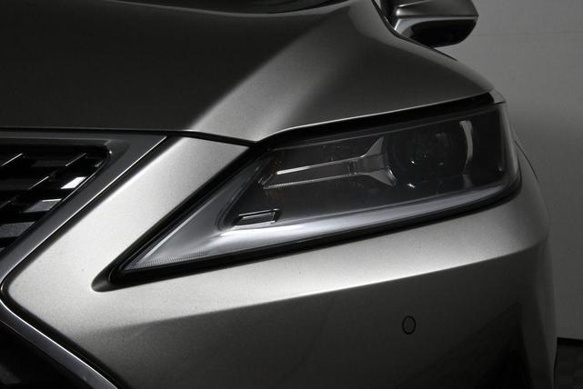Photo of 2022 Atomic Silver Lexus RX 350