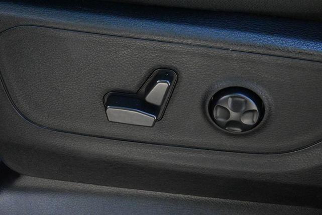 Photo of 2021 Diamond Black Crystal Pearlcoat RAM 1500