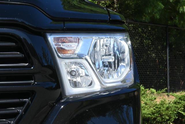 Photo of 2021 Diamond Black Crystal Pearlcoat RAM 1500