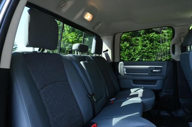Photo of 2018 Brilliant Black Crystal Pearlcoat RAM 1500