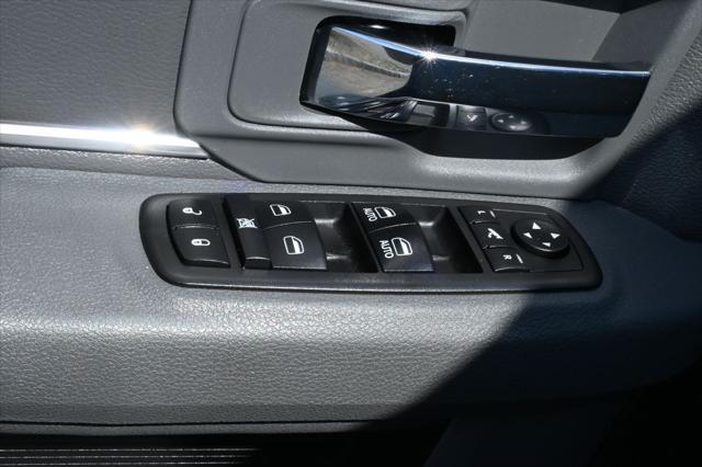 Photo of 2018 Brilliant Black Crystal Pearlcoat RAM 1500