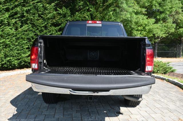 Photo of 2018 Brilliant Black Crystal Pearlcoat RAM 1500
