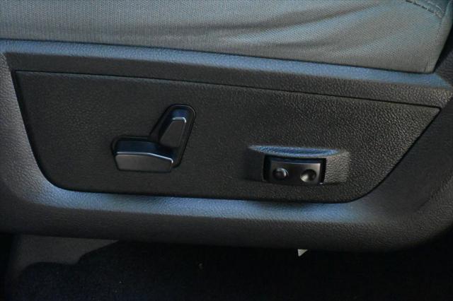 Photo of 2018 Brilliant Black Crystal Pearlcoat RAM 1500
